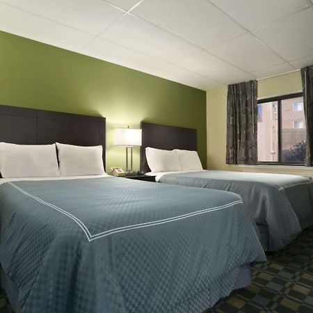 Travelodge By Wyndham Cleveland Lakewood Dış mekan fotoğraf