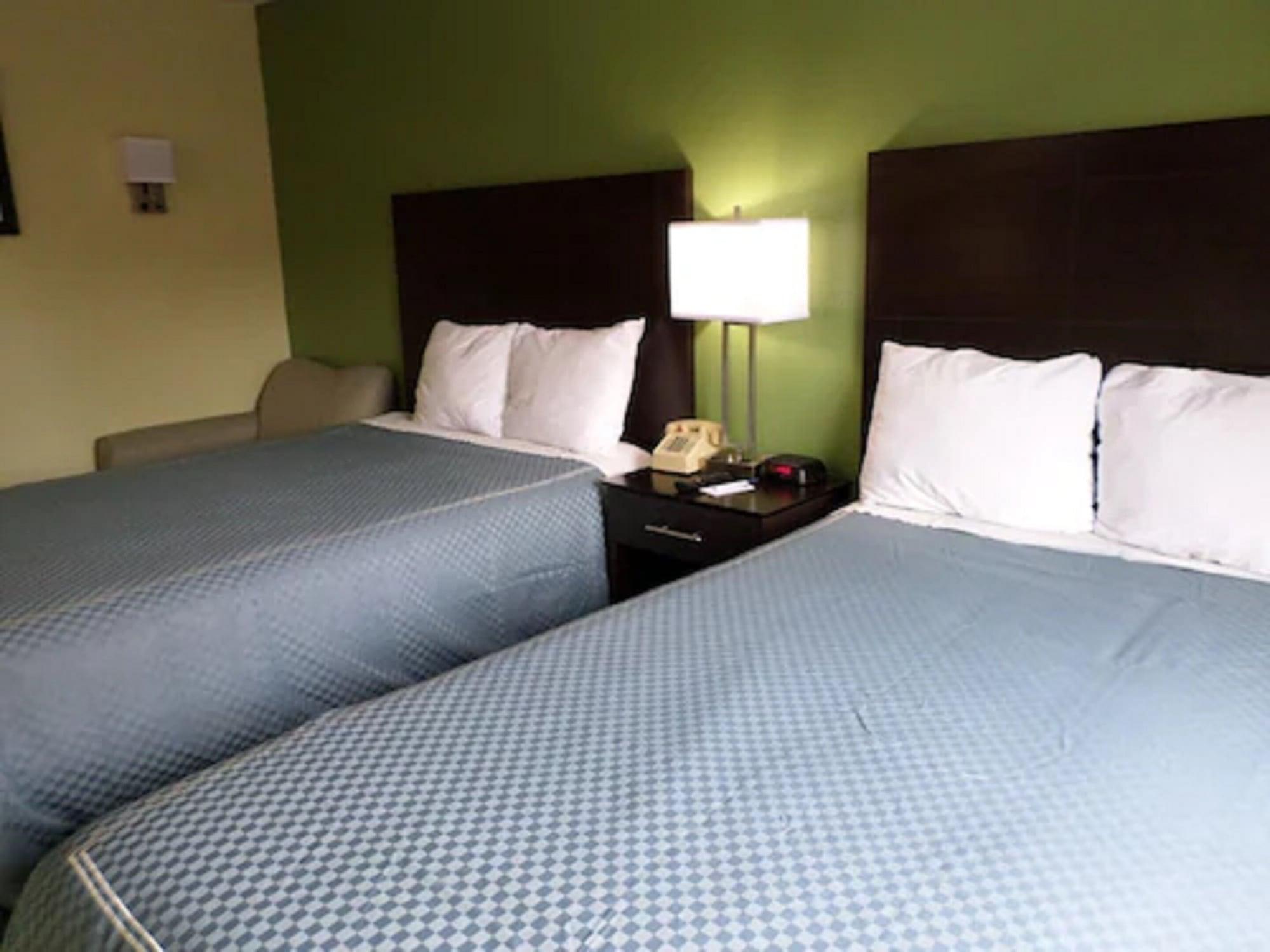 Travelodge By Wyndham Cleveland Lakewood Dış mekan fotoğraf