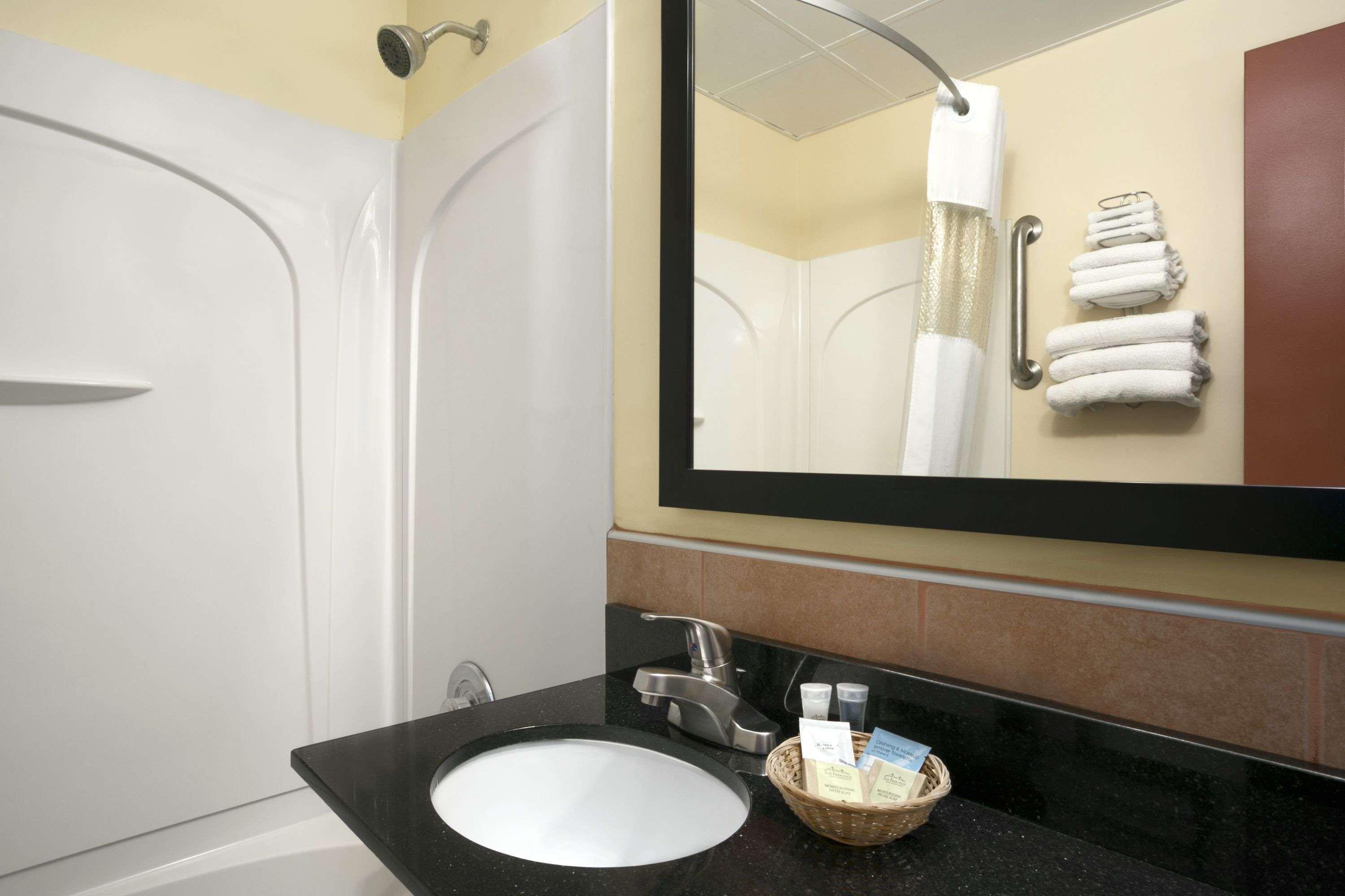 Travelodge By Wyndham Cleveland Lakewood Dış mekan fotoğraf