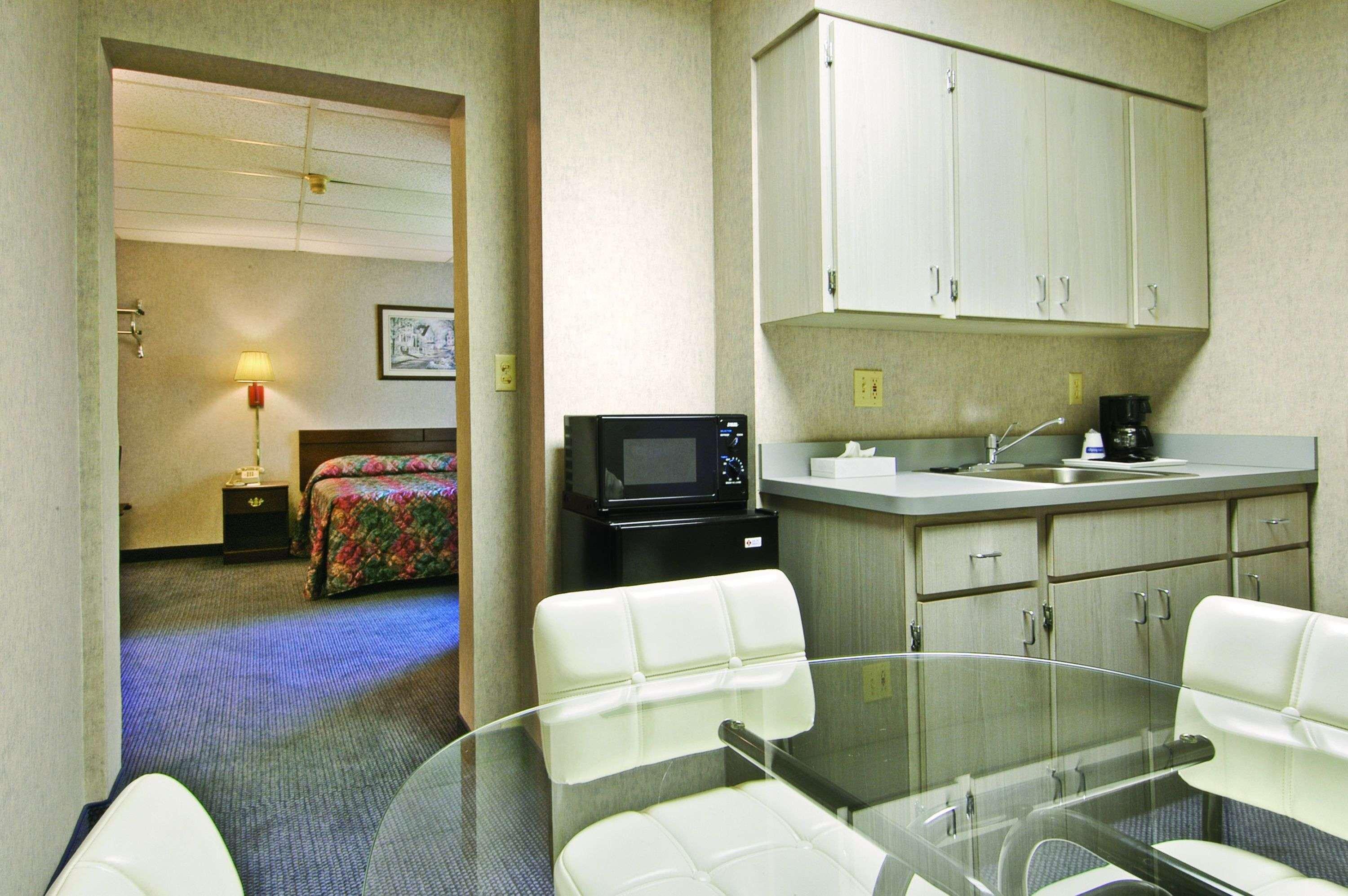 Travelodge By Wyndham Cleveland Lakewood Oda fotoğraf