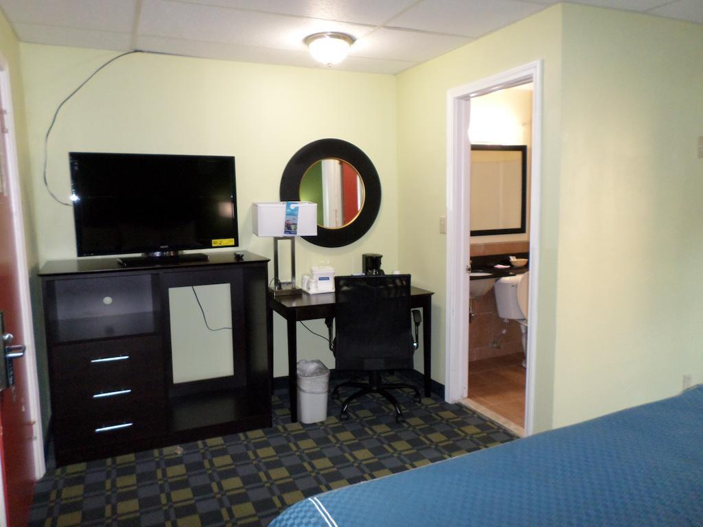 Travelodge By Wyndham Cleveland Lakewood Dış mekan fotoğraf