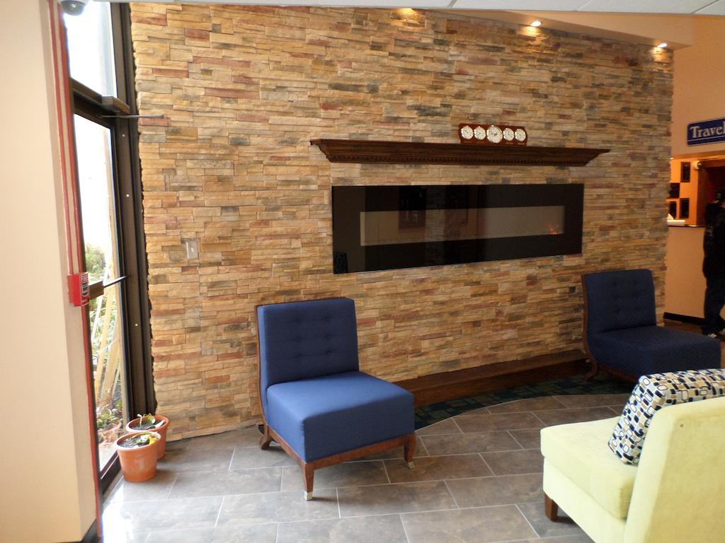Travelodge By Wyndham Cleveland Lakewood Dış mekan fotoğraf